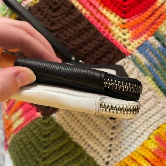 Tumi leather black and white wallet - Picture 5 of 5